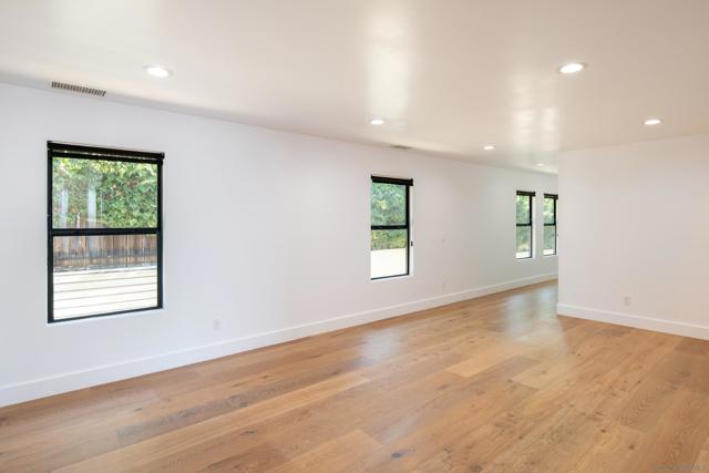 2641 Costebelle Dr, La Jolla CA: https://media.crmls.org/mediaz/f8e32a41-c81a-4e82-b6f3-cff302903713.jpg
