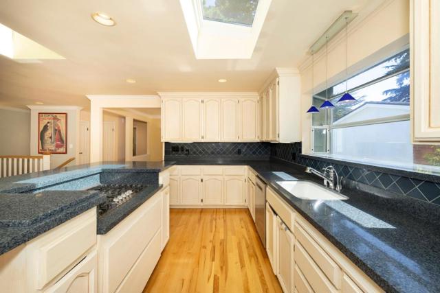 551 4th Street, Montara CA: https://media.crmls.org/mediaz/f8e3953e-8a9f-4acb-b7aa-a0b82a16edb1.jpg