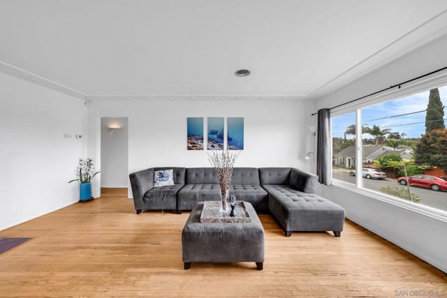 7200 Colony Rd, La Mesa CA: https://media.crmls.org/mediaz/f8e452e3-5353-4977-aa59-e4caec08f69e.jpg