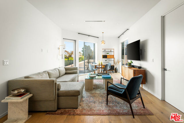 1030 N Kings Road, West Hollywood CA: https://media.crmls.org/mediaz/f8e48237-0b5c-46e4-9c24-188cd17ff461.jpg