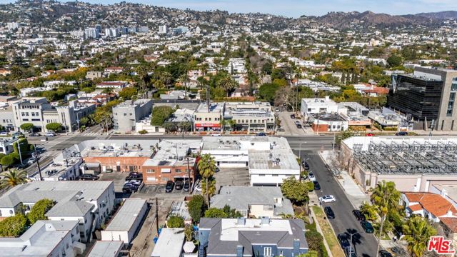 139 N Harper Avenue, Los Angeles CA: https://media.crmls.org/mediaz/f8e4c16e-ca16-482a-a8ca-099d077c4b5d.jpg