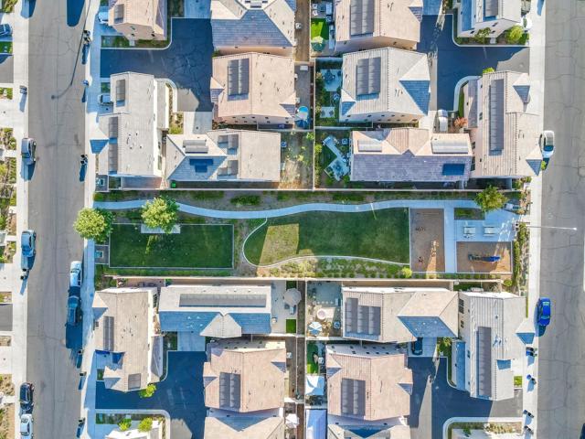 532 Enzo St, Lake Elsinore CA: https://media.crmls.org/mediaz/f8e4d3ba-aa7d-4db6-96ee-a662625ed2c5.jpg