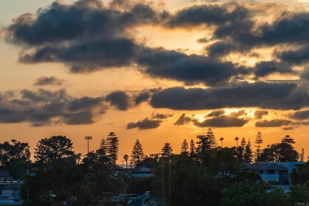 https://media.crmls.org/mediaz/f8e520df-9fcc-48df-9cd7-5624d77a34e0.jpg?preset=X-Large