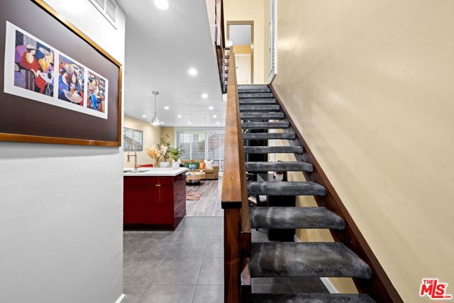 5951 Canterbury Drive, Culver City CA: https://media.crmls.org/mediaz/f8e52847-8f29-4125-ad7c-0bb18a3f12ac.jpg