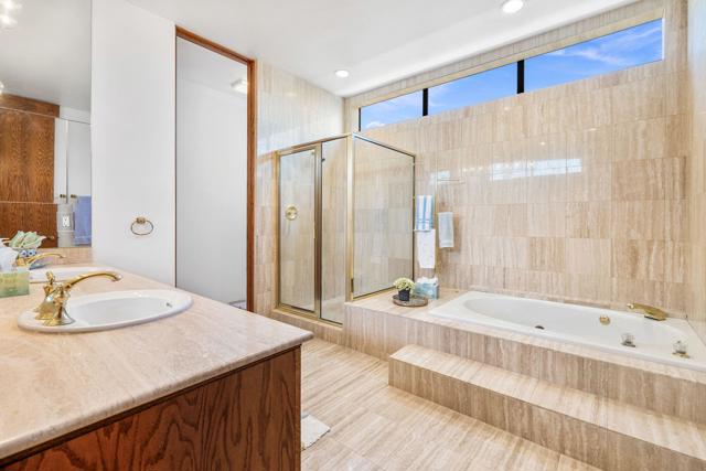 46220 Manitou Drive, Indian Wells CA: https://media.crmls.org/mediaz/f8e59202-22a6-4ceb-97d0-eaf26bf3e2c3.jpg