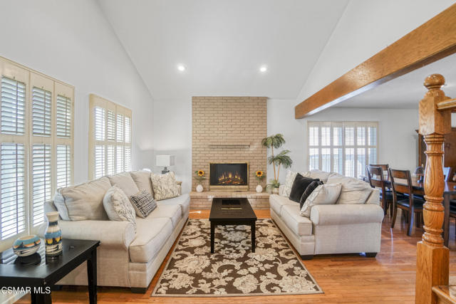 27802 Via Amistosa, Agoura Hills CA: https://media.crmls.org/mediaz/f8e637b0-4bfe-4c58-97be-a40b86cc8cd1.jpg