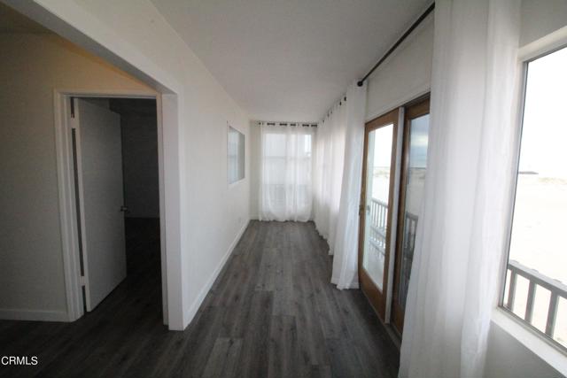 3289 Ocean Drive, Oxnard CA: https://media.crmls.org/mediaz/f8e69c1e-35fc-4b32-9f29-de144e12e2b0.jpg