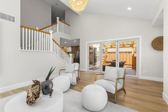Detail Gallery Image 9 of 44 For 3936 Ambervale Ter, San Diego,  CA 92130 - 3 Beds | 2/1 Baths