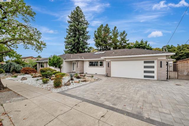 41511 Chadbourne Dr, Fremont CA: https://media.crmls.org/mediaz/f8e7105a-8e5a-444f-ab6c-354186360a7d.jpg