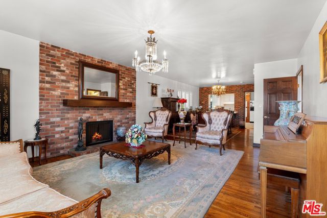 1186 Mcclellan Drive, Los Angeles CA: https://media.crmls.org/mediaz/f8e7df5c-18d0-4441-9dc0-07f74bb4b542.jpg