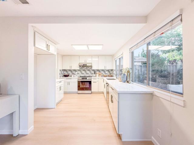 773 Coronado, Foster City CA: https://media.crmls.org/mediaz/f8e8215a-3803-4b36-a160-3b91a81ba334.jpg