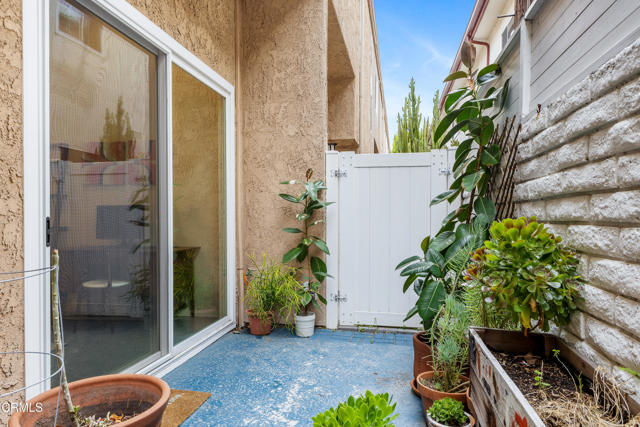 Detail Gallery Image 43 of 47 For 11912 Riverside Dr #20,  Valley Village,  CA 91607 - 2 Beds | 3 Baths