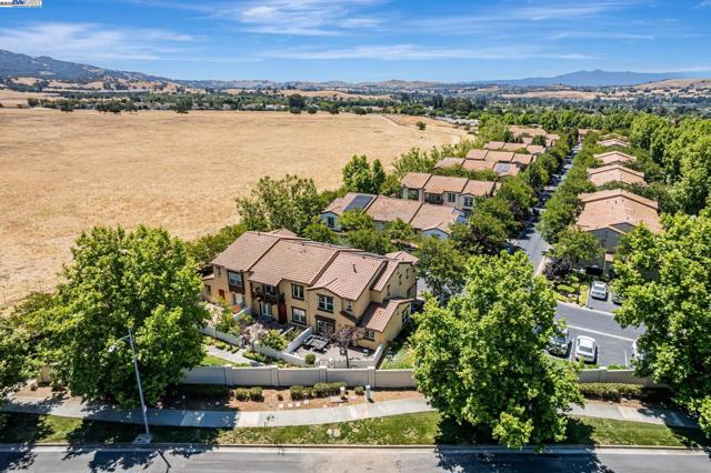 4182 Lautrec Dr, San Jose CA: https://media.crmls.org/mediaz/f8ea0273-ea9d-4615-b0e2-8ee2f4560f8f.jpg