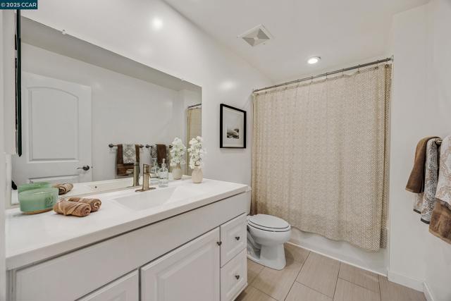 14 Saint Louis Ln, Pleasant Hill CA: https://media.crmls.org/mediaz/f8ea27b6-7cb3-4199-ba54-e496808d04cc.jpg