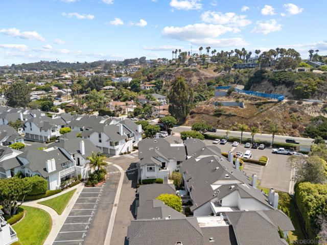 524 Via De La Valle,  CA: https://media.crmls.org/mediaz/f8ea52bb-6b80-47d9-b1f8-f10eb6de2da8.jpg