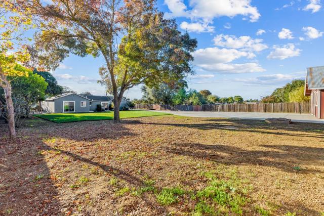 11840 Foothill Avenue, Gilroy CA: https://media.crmls.org/mediaz/f8ea6dbc-0d9e-492c-a8cf-f3937ebe49e1.jpg