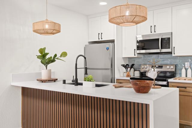 Detail Gallery Image 5 of 22 For 8024 Linda Vista Rd 1d,  San Diego,  CA 92111 - 2 Beds | 1 Baths