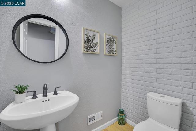 115 Shadewell Dr, Danville CA: https://media.crmls.org/mediaz/f8eb8b4a-d5f7-4bcb-931f-116040a5fe21.jpg