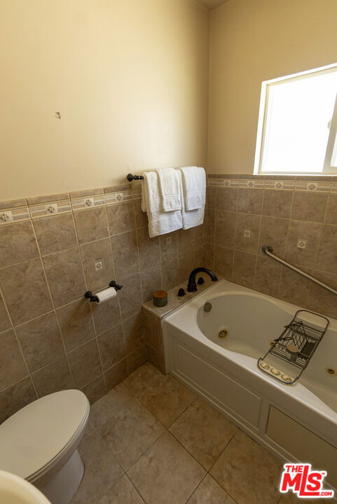 5017 5th Avenue, Los Angeles CA: https://media.crmls.org/mediaz/f8eb97ab-017c-4d73-a846-6be2f871fd03.jpg