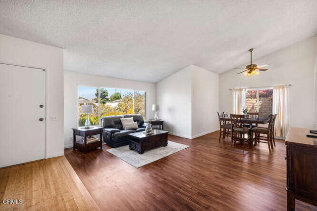 1942 Chalon Street, Newbury Park CA: https://media.crmls.org/mediaz/f8ebc682-a32b-4f8a-a2dc-4d45914b74e3.jpg