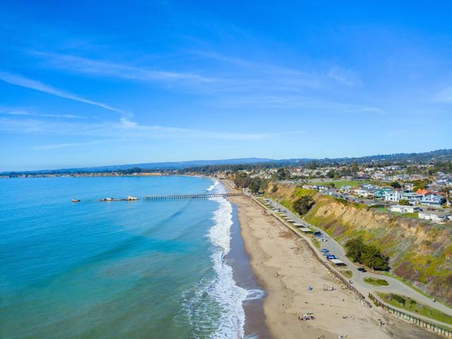 454 Granite Way, Aptos CA: https://media.crmls.org/mediaz/f8ec0d41-fda0-4ba7-a8be-52d7f4a39f7e.jpg