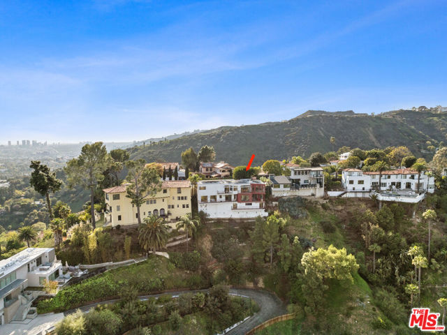 2204 Maravilla Drive, Los Angeles CA: https://media.crmls.org/mediaz/f8ec14b8-e720-4d21-b027-d29b8cb59c90.jpg