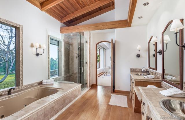6884 El Camino Del Norte, Rancho Santa Fe CA: https://media.crmls.org/mediaz/f8edb57e-c85f-4fb5-894e-0d4939a90048.jpg