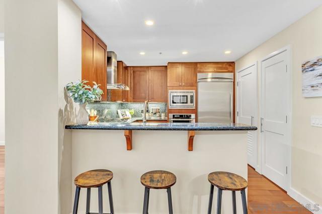 700 W E St, San Diego CA: https://media.crmls.org/mediaz/f8ede4b5-6c25-4f55-a046-5095fe58d4c8.jpg