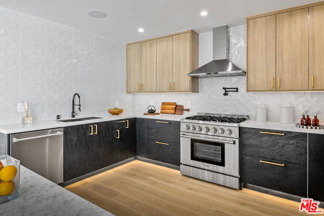 17624 Martha Street, Encino CA: https://media.crmls.org/mediaz/f8ee3dfd-e094-4608-8b10-a83dbcd9d95c.jpg