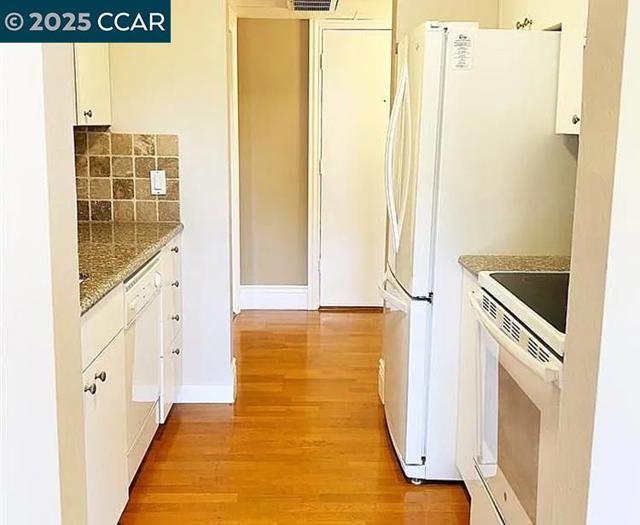 310 N Civic Drive, Walnut Creek CA: https://media.crmls.org/mediaz/f8ee5292-9e82-42fb-b33b-fe0ac62c4c52.jpg