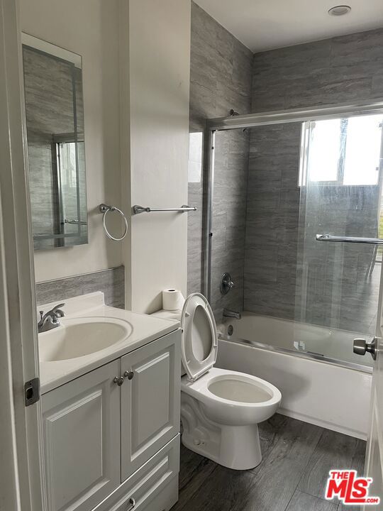 4980 Fir Street, Los Angeles CA: https://media.crmls.org/mediaz/f8ee6811-e1c4-4283-b363-7c1e1d33faa0.jpg