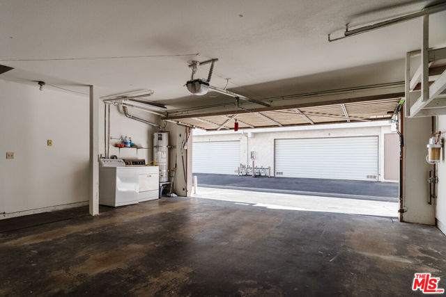 18348 Collins Street, Tarzana CA: https://media.crmls.org/mediaz/f8ee6b0a-6c33-47bc-89d7-f80e3e826f1e.jpg