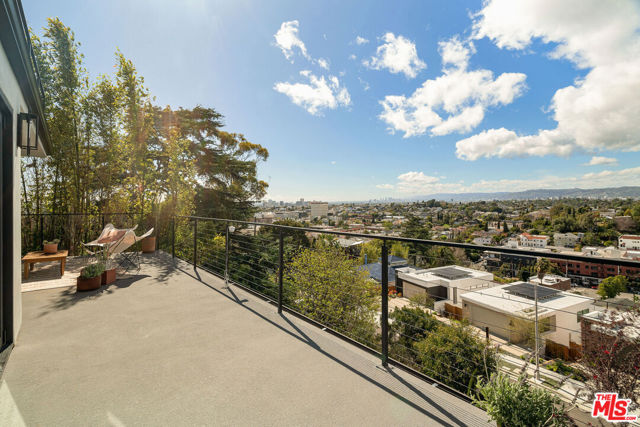 1615 Sargent Place, Los Angeles CA: https://media.crmls.org/mediaz/f8ee7e2b-277b-4cf7-95ba-163766601376.jpg