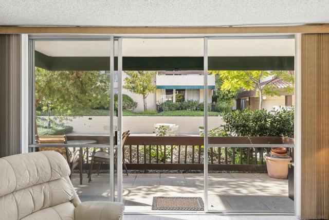 6455 La Jolla Blvd, La Jolla CA: https://media.crmls.org/mediaz/f8ee9b48-5c91-41f0-802f-da3dc19595f2.jpg