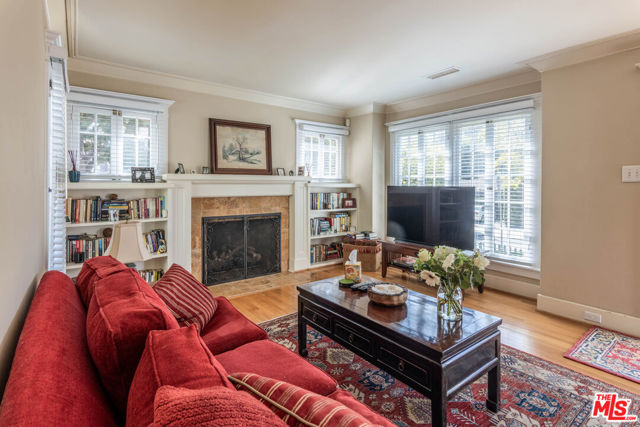 880 WELLESLEY Avenue, Los Angeles CA: https://media.crmls.org/mediaz/f8eea37d-f9b7-4aec-992b-028f7d80837c.jpg