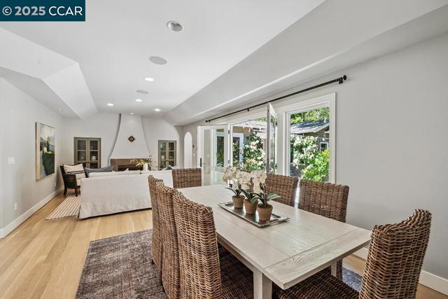 390 Castello Rd, Lafayette CA: https://media.crmls.org/mediaz/f8efc347-9222-432d-aacb-64a736a75124.jpg