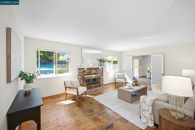 5 Dickenson Dr, Moraga CA: https://media.crmls.org/mediaz/f8f03a4b-4889-4ea8-9fc3-2946e4c0922b.jpg