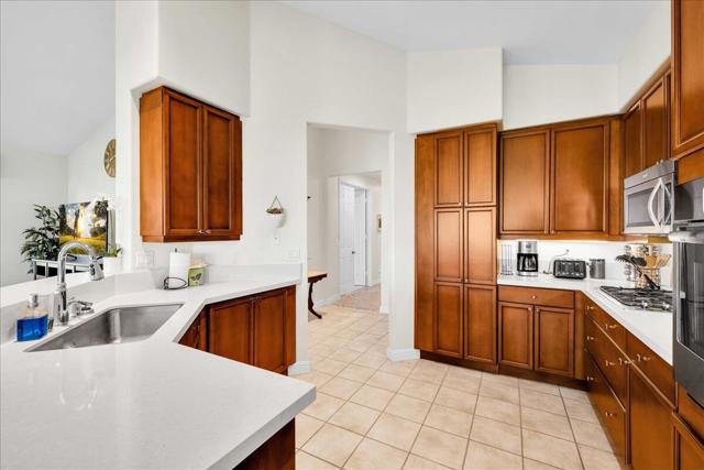 42197 Turqueries Avenue, Palm Desert CA: https://media.crmls.org/mediaz/f8f07d44-c78f-4b78-a56c-fe48cfc0497d.jpg