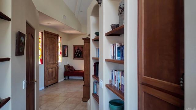 1707 Santa Margarita Drive, Fallbrook CA: https://media.crmls.org/mediaz/f8f08bbf-a721-4ab2-b81a-f4bfe2f90113.jpg