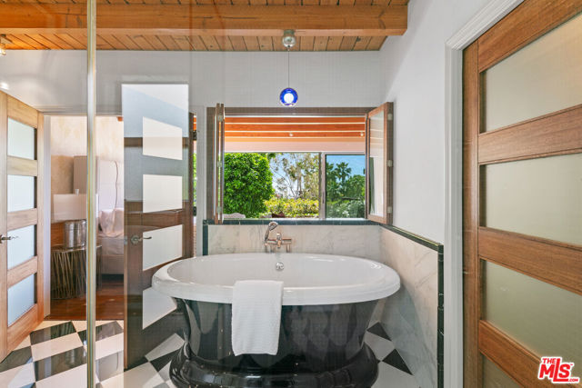 1470 N Tigertail Road, Los Angeles CA: https://media.crmls.org/mediaz/f8f124a8-80e6-42f7-8032-dc1146aa8cb0.jpg