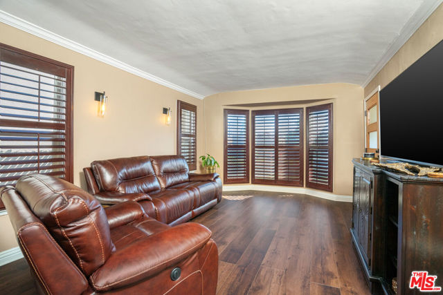 7815 S Halldale Avenue, Los Angeles CA: https://media.crmls.org/mediaz/f8f20815-2968-4e9b-b9ad-b50d3816767b.jpg