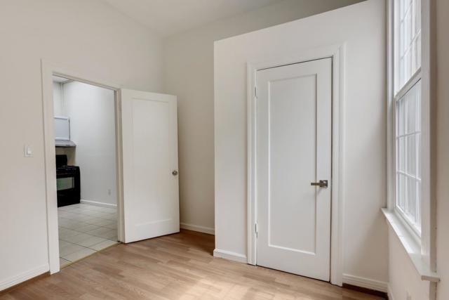 213 7th Street, Oakland CA: https://media.crmls.org/mediaz/f8f2aaac-cf03-4903-9efe-56001c58e186.jpg