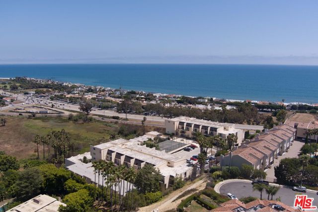 23901 Civic Center Way, Malibu CA: https://media.crmls.org/mediaz/f8f495c7-7941-40e2-8be5-46ba636b4ece.jpg