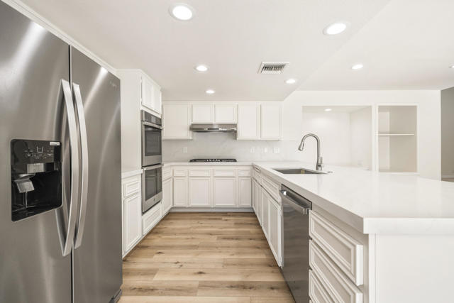 46428 War Bonnet Circle, Indian Wells CA: https://media.crmls.org/mediaz/f8f4e546-221e-4e0a-8504-b3eeda14570a.jpg