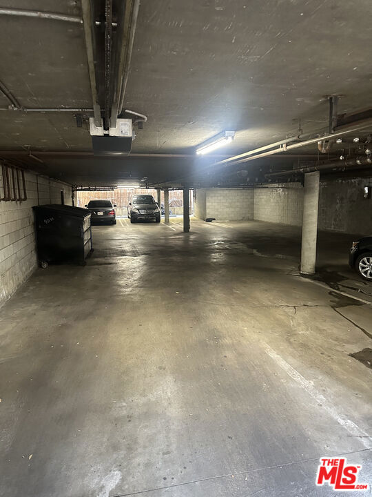 4248 Whitsett Avenue, Studio City CA: https://media.crmls.org/mediaz/f8f5a923-bc96-4040-8365-cc156146186a.jpg