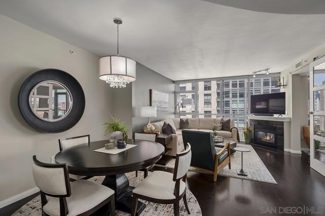 555 Front St, San Diego CA: https://media.crmls.org/mediaz/f8f5c7d6-e7ab-4778-802b-f9cc0e6a16de.jpg
