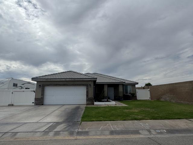 401 Sage Brush Street, Blythe CA: https://media.crmls.org/mediaz/f8f61363-81e6-455c-b1a3-fceb8fff98f1.jpg