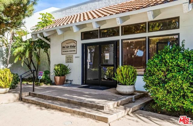 2968 Nicada Drive, Los Angeles CA: https://media.crmls.org/mediaz/f8f61e5e-0a7e-47dc-b5d8-89ed7e53b441.jpg