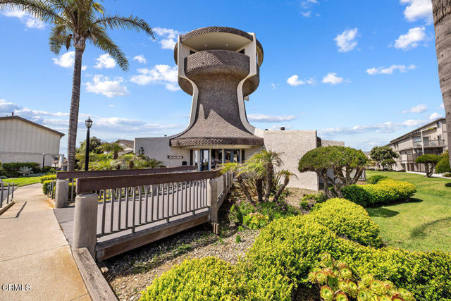 3107 Harbor Boulevard, Oxnard CA: https://media.crmls.org/mediaz/f8f6b452-6d4d-4e3d-ac4a-0615a9d2fce8.jpg