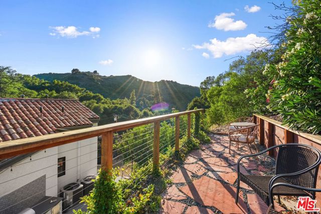 3418 Dorothy Road, Topanga CA: https://media.crmls.org/mediaz/f8f70ed9-4aac-4dc2-a38d-b8dcfade89d8.jpg